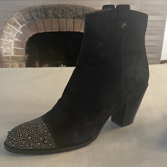 Stuart Weitzman Studgal Studded Cap Toe nubuck leather Ankle Boots 10M - Picture 11 of 12